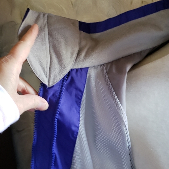 The Northface water resistant jacket - Picture 8 of 12